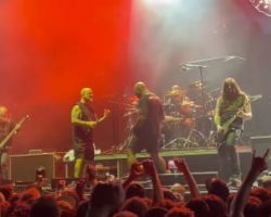 Watch: PHILIP ANSELMO Joins SEPULTURA On Stage In Santiago To Perform 'Arise'