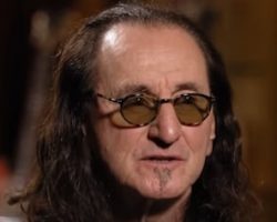 RUSH's GEDDY LEE: 'There Are Danger Signs All Over The World Right Now, And That Worries Me A Lot'