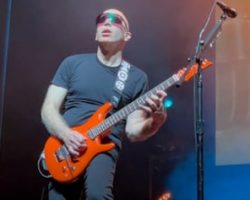 JOE SATRIANI Talks About Challenges He Faces In Replicating EDDIE VAN HALEN's Guitar Parts On Upcoming Tour