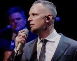 Watch Pro-Shot Video Of MARK TREMONTI Performing 'O Holy Night' During 'Christmas Special' Concert In Orlando
