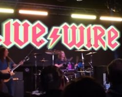 Watch: JUDAS PRIEST's SCOTT TRAVIS Plays Full Set Of AC/DC Covers With Tribute Band LIVE WIRE