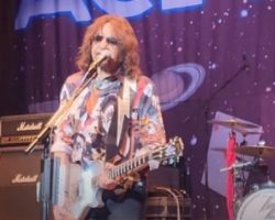 Watch: ACE FREHLEY Performs New Single '10,000 Volts' Live For First Time