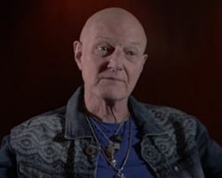 CHRIS SLADE Says AXL ROSE Was 'Nothing Like The Character You've Heard About' During AC/DC's 2016 Tour