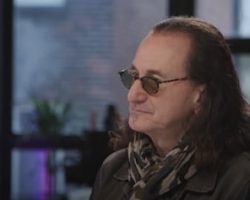 GEDDY LEE Says He Got A Lot Of 'Inappropriate' Messages From Drummers In Wake Of NEIL PEART's Death