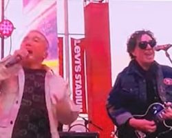 JOURNEY Changes 'Don't Stop Believin'' Lyrics At San Francisco 49ers Vs. Detroit Lions NFC Championship Game