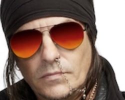SKID ROW's RACHEL BOLAN Explains Why He Brought The 'Nose-To-Ear' Chain Look Back