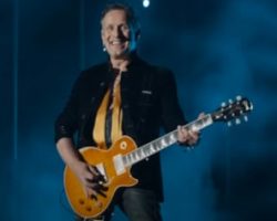 VIVIAN CAMPBELL: 'I'm A Very, Very Physical' Guitar 'Player Because Of My Influences'