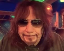 ACE FREHLEY On Response To '10,000 Volts' Single: 'I Don't Understand What's Happening, But Something's Happening'