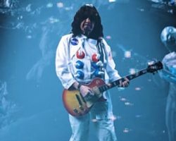 ACE FREHLEY Shares Music Video For 'Walkin' On The Moon'