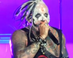 MUDVAYNE's CHAD GRAY Rips Artists Who Rely Heavily On Backing Tracks During Live Shows: 'Great Bands Never Did That S**t'