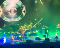Watch: GODSMACK Covers METALLICA, PINK FLOYD, LED ZEPPELIN And THE BEATLES At 'Vibez Tour' Kick-Off