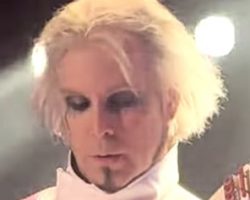Watch: JOHN 5 Plays Eight-Minute Medley Of MÖTLEY CRÜE Songs At Las Vegas Concert