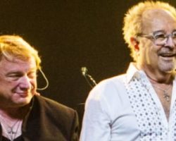 LOU GRAMM Says There Is Still 'A Hatchet To Be Buried' Between Him And MICK JONES: 'I Was Not Treated The Way I Thought I Should Be Treated'