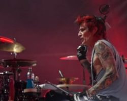MÖTLEY CRÜE's TOMMY LEE Reveals He Can Twirl Drumsticks Again After Undergoing Hand Surgery: 'I Have My Life Back'