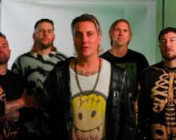 AVENGED SEVENFOLD Takes You Behind The Scenes Of Filming Of 'Looking Inside' VR Concert