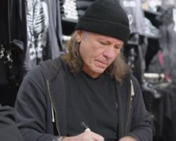 Watch: BRUCE DICKINSON Signs Copies Of 'The Mandrake Project' At EMP Store In Dortmund