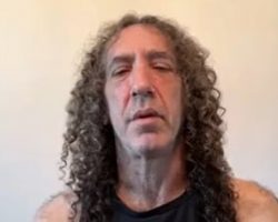 DAN LILKER Says He Is 'Just Filling In' For FRANK BELLO At Upcoming ANTHRAX Shows: 'I'm Doing My Friends A Favor'