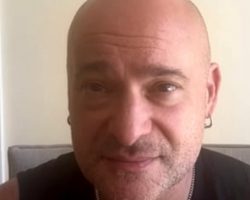 Would DISTURBED's DAVID DRAIMAN Ever Use Backing Tracks During Live Shows? 'Never In A Million Years', He Says