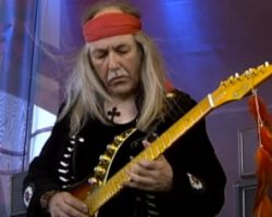 ULI JON ROTH 'Can't Stand The Lyrics' In SCORPIONS' 'Rock You Like A Hurricane' But Praises The Song's 'Great Classic Rock Riff'
