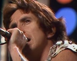AC/DC Shares Remastered HD Video Of 'Jailbreak' 1976 Performance In London