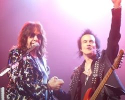 Watch: ACE FREHLEY Joined By '10,000 Volts' Collaborator STEVE BROWN On Stage In New Jersey