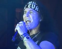 Who Is The Better AC/DC Singer: BON SCOTT Or BRIAN JOHNSON? Original AC/DC Frontman DAVE EVANS Weighs In