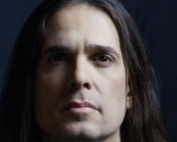 Former MEGADETH Guitarist KIKO LOUREIRO Announces 'Guitar Experience' Camp In Helsinki