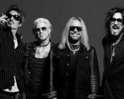 VINCE NEIL On New MÖTLEY CRÜE Song 'Dogs Of War': It's 'Like Old School Meets New School'