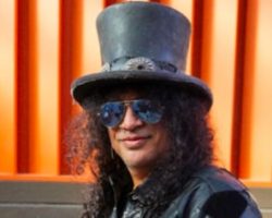 SLASH To Perform At Amoeba Music In Hollywood To Celebrate His New Blues Album