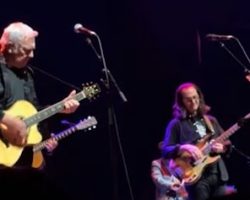 Watch: RUSH's GEDDY LEE And ALEX LIFESON Perform At GORDON LIGHTFOOT Tribute Concert In Toronto