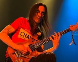 EXTREME's NUNO BETTENCOURT Isn't Worried About Artificial Intelligence In Music: 'Bring It On', He Says