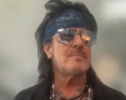 NIKKI SIXX Says MÖTLEY CRÜE 'Made The Right Decision' Hiring JOHN 5 To Replace MICK MARS: 'It Feels Like A Family On Stage'