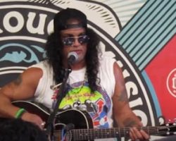 Watch: SLASH Performs At Amoeba Music In Hollywood To Celebrate His New Blues Album
