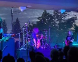 Watch: ANDREW FREEMAN Steps In For JACK RUSSELL At JACK RUSSELL'S GREAT WHITE Concert