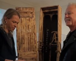 Watch: APOCALYPTICA Gifts METALLICA's JAMES HETFIELD A Pair Of Custom Skis