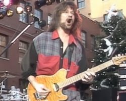 VAN HALEN Shares 'Top Of The World' Performance From 1991