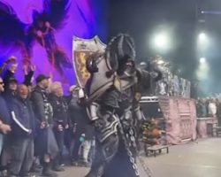 HAMMERFALL Joined By Fans For 'Hail To The King' Performance At SWEDEN ROCK FESTIVAL