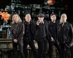 UFO's PHIL MOGG Announces Debut MOGGS MOTEL Album