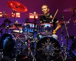 GODSMACK's SHANNON LARKIN Gives Rundown Of His 'Lighting Up The Sky' Tour Drum Kit