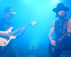 Watch: TOM MORELLO Joins JANE'S ADDICTION On Stage In Cologne, Germany