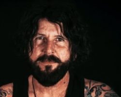 TRACII GUNS: 'I Would Be Really Embarrassed To Even Think Of' Playing Along To Pre-Recorded Tracks During Live Shows