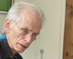 YES And ASIA Legend STEVE HOWE To Release 'Guitarscape' Album In September