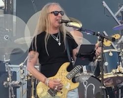 Watch: JERRY CANTRELL Performs New Single 'Vilified' Live For First Time