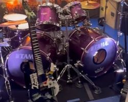 Here's A Walkthrough Of METALLICA's 'Black Box' Lounge In Madrid