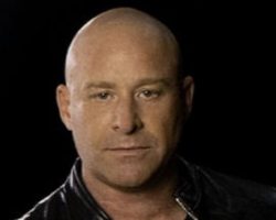 MIKE KROEGER On Early Hate For NICKELBACK: 'It Was The Training Ground For Cyber Bullying'