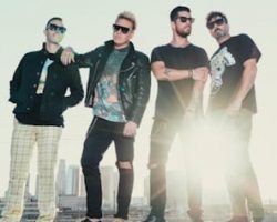 PAPA ROACH Recruits CARRIE UNDERWOOD For New Version Of 'Leave A Light On (Talk Away The Dark)'