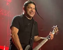 METALLICA Shares 'Creeping Death' And 'For Whom The Bell Tolls' Pro-Shot Video From France's HELLFEST