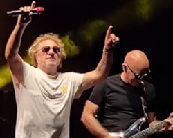 SAMMY HAGAR Says JOE SATRIANI Is 'Doing EDDIE VAN HALEN Right' On 'Best Of All Worlds' Tour: 'No One Could Complain'