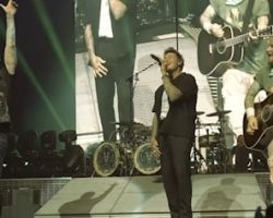 Watch: PAPA ROACH's JACOBY SHADDIX Joins SHINEDOWN For 'Simple Man' Performance In Sacramento