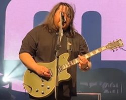 WOLFGANG VAN HALEN Is 'Compiling Ideas' For MAMMOTH WVH's Third Album: 'I Want To Keep Adding New Flavors'